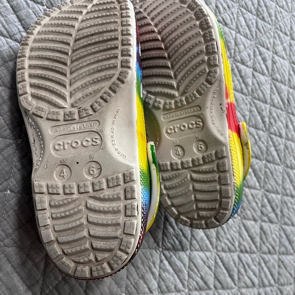 Crocs Bae Iconic Tie Dye Bright
Clogs Sandals Size 6. Jibbitz is not included. - Picture 7 of 9